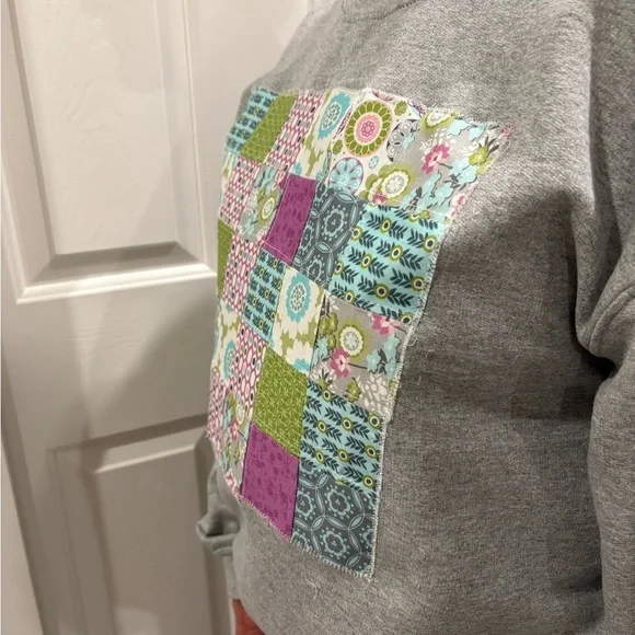 NWOT Hand Crafted gray sweatshirt with quilted patch - Picture 13 of 15